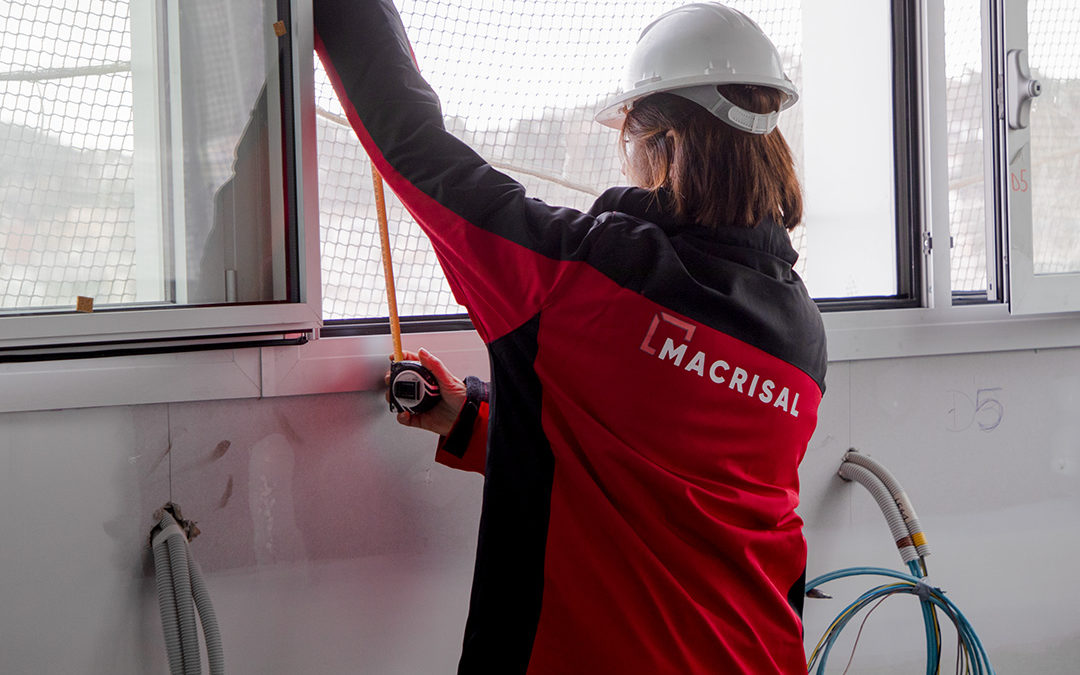 Pasos esenciales para poner una ventana de aluminio correctamente
