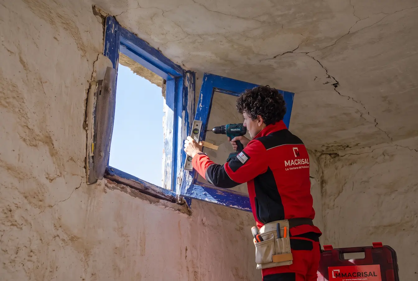 como arreglar una ventana descuadrada